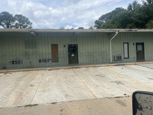  alt='Service was very quick. He came and mowed and performed weed eating services'