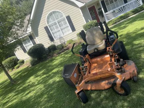 They do a very awesome job of maintaining my yard…. . Cutting grass and trimming hedges…