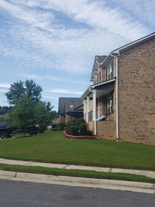  alt='I have been a customer for over 4 years and they have always kept my lawn looking amazing'