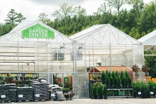Personal muy atento,algunas plantas con precios reducidos