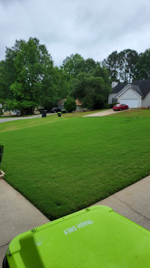  alt='We’ve used Kemko’s services for years and they’ve always done such an amazing job with our yard'